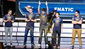 BLG力克IG晋级季后赛，团队协作与战术执行成制胜关键