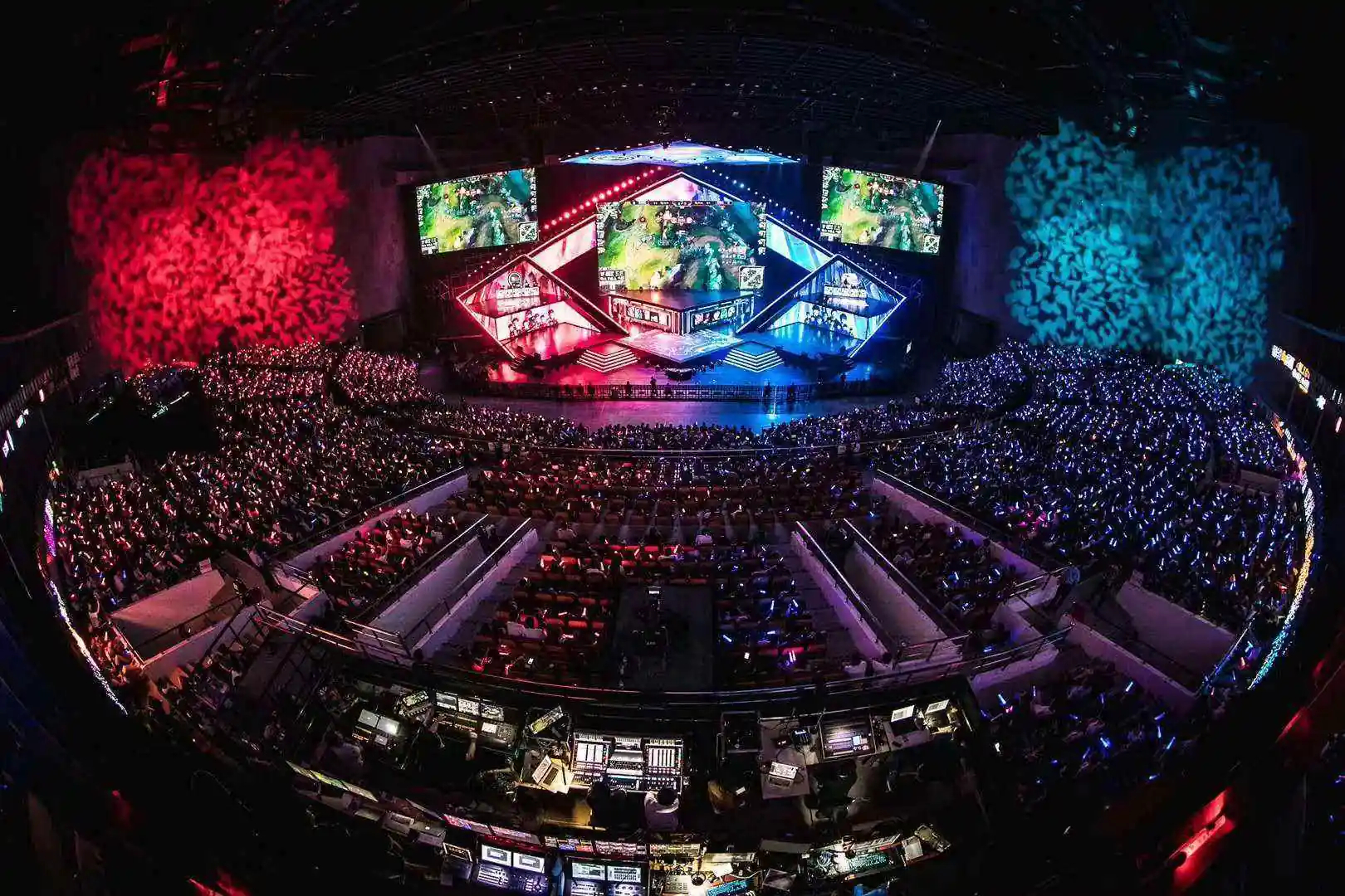 JDG Knight阿狸魅惑关键团战，精准操作主宰比赛-saba电竞