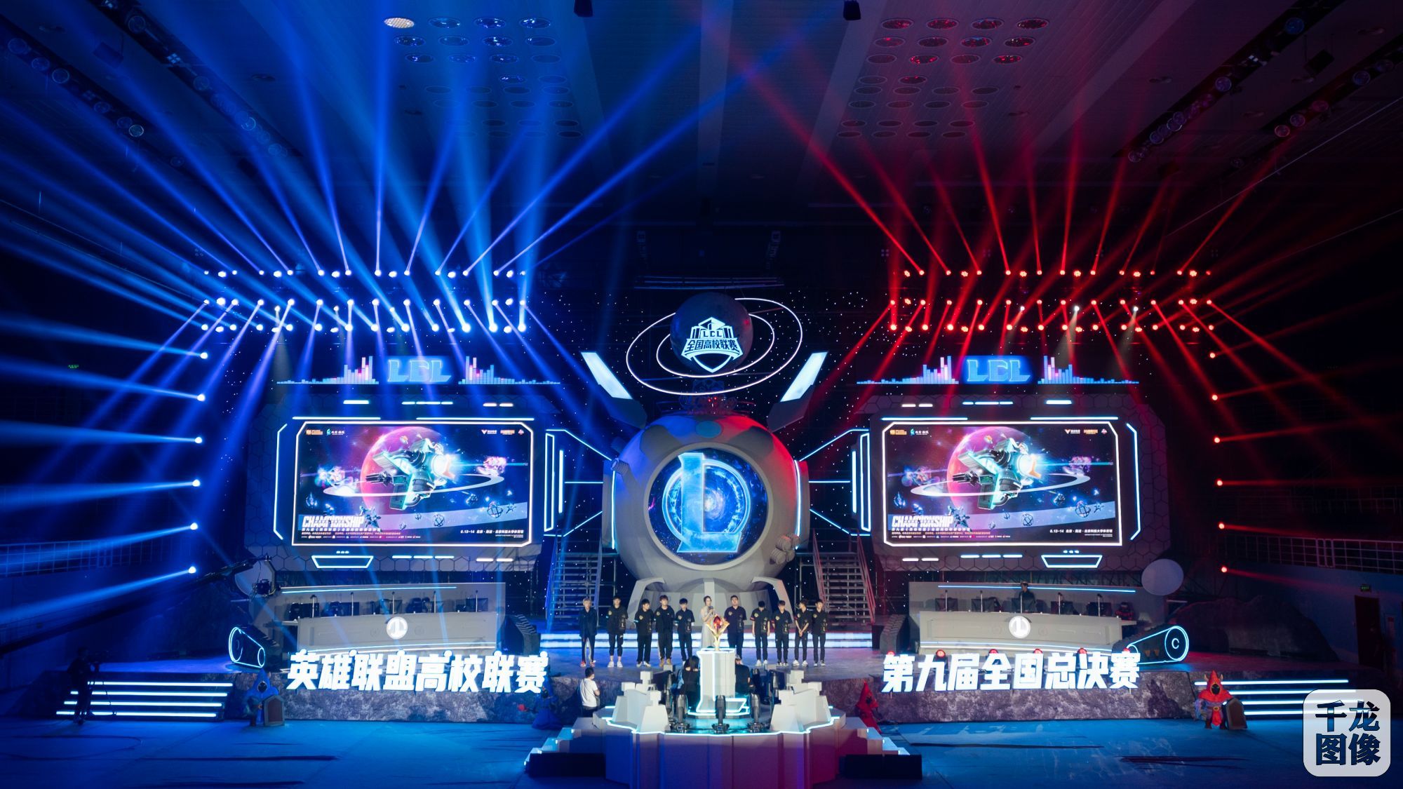 LPL赛场TheShy上单维鲁斯战术解析，Viper中文采访让LCK解说直言听不懂-saba电竞